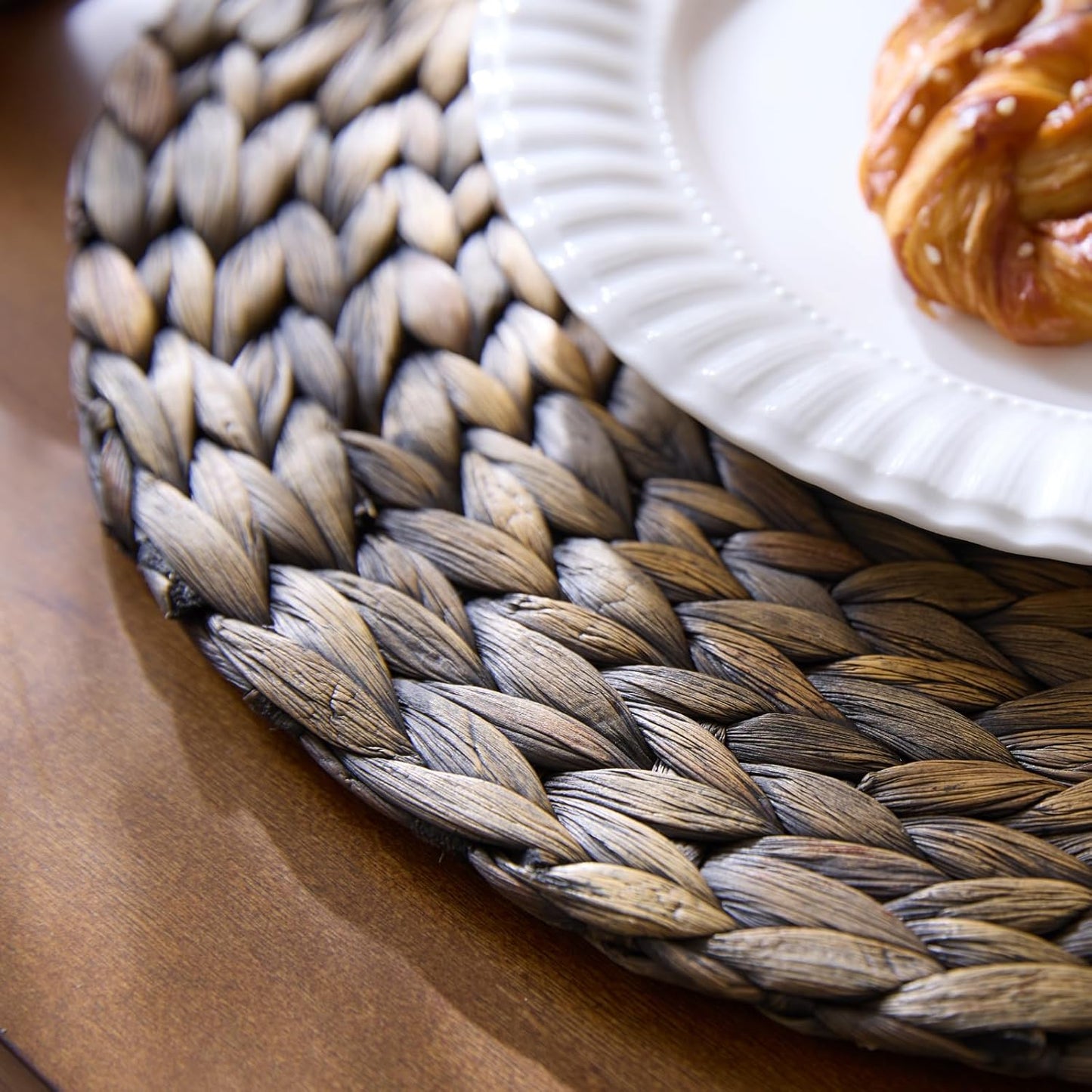 6 Pack, Round Woven Placemats, Natural Water Hyacinth Wicker Place mats, Braided Straw Table Mats for Dining Table, Fall, Halloween, Thanksgiving, Chrismats, Black (13.8 inch)