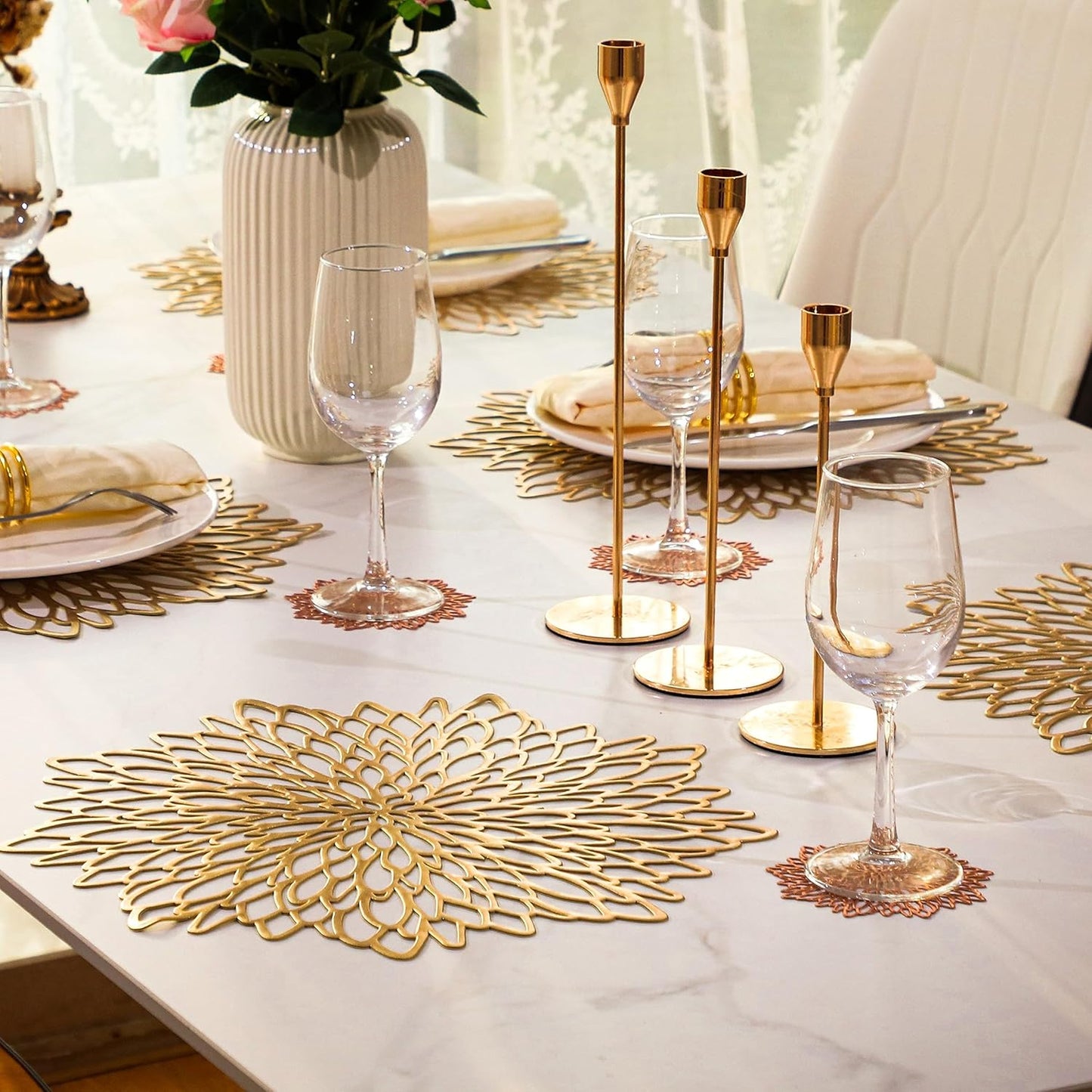 Snowkingdom Pack of 18 Gold Metallic Round Placemats Bulk Round Pressed Vinyl Leaf Dinning Kitchen Table Mats Decoration for Christmas Wedding Thanksgiving Party